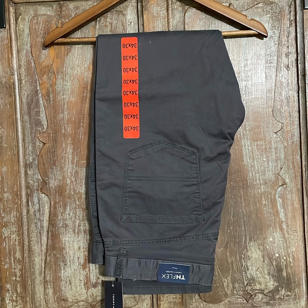 NWT - Men’s Tommy Hilfiger The Flex Gray Pants Size 34/30